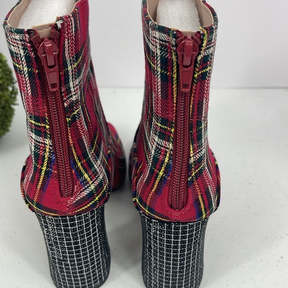 BETSEY JOHNSON
BLANCHE RHINESTONE ZIP UP ANKLE BOOTS Sz 7.5 - Picture 6 of 12